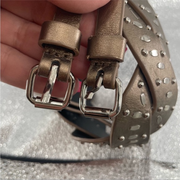 NWOT Twisted Metallic Beaded Double Buckle Belt - Picture 3 of 7